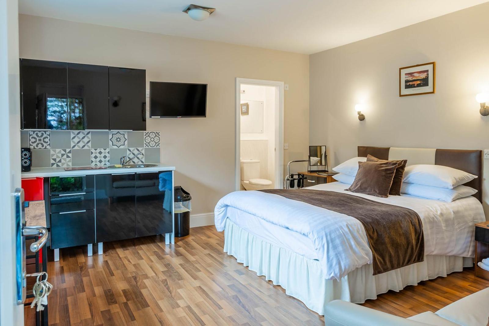 Windermere Studio Rooms - With Free Car Parking Onsite Екстериор снимка