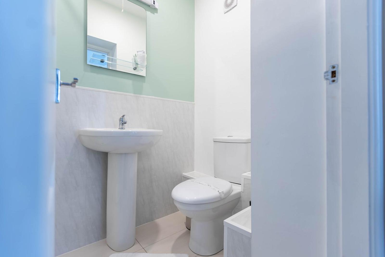 Windermere Studio Rooms - With Free Car Parking Onsite Екстериор снимка