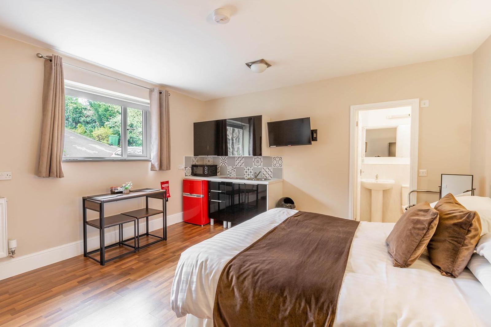 Windermere Studio Rooms - With Free Car Parking Onsite Екстериор снимка