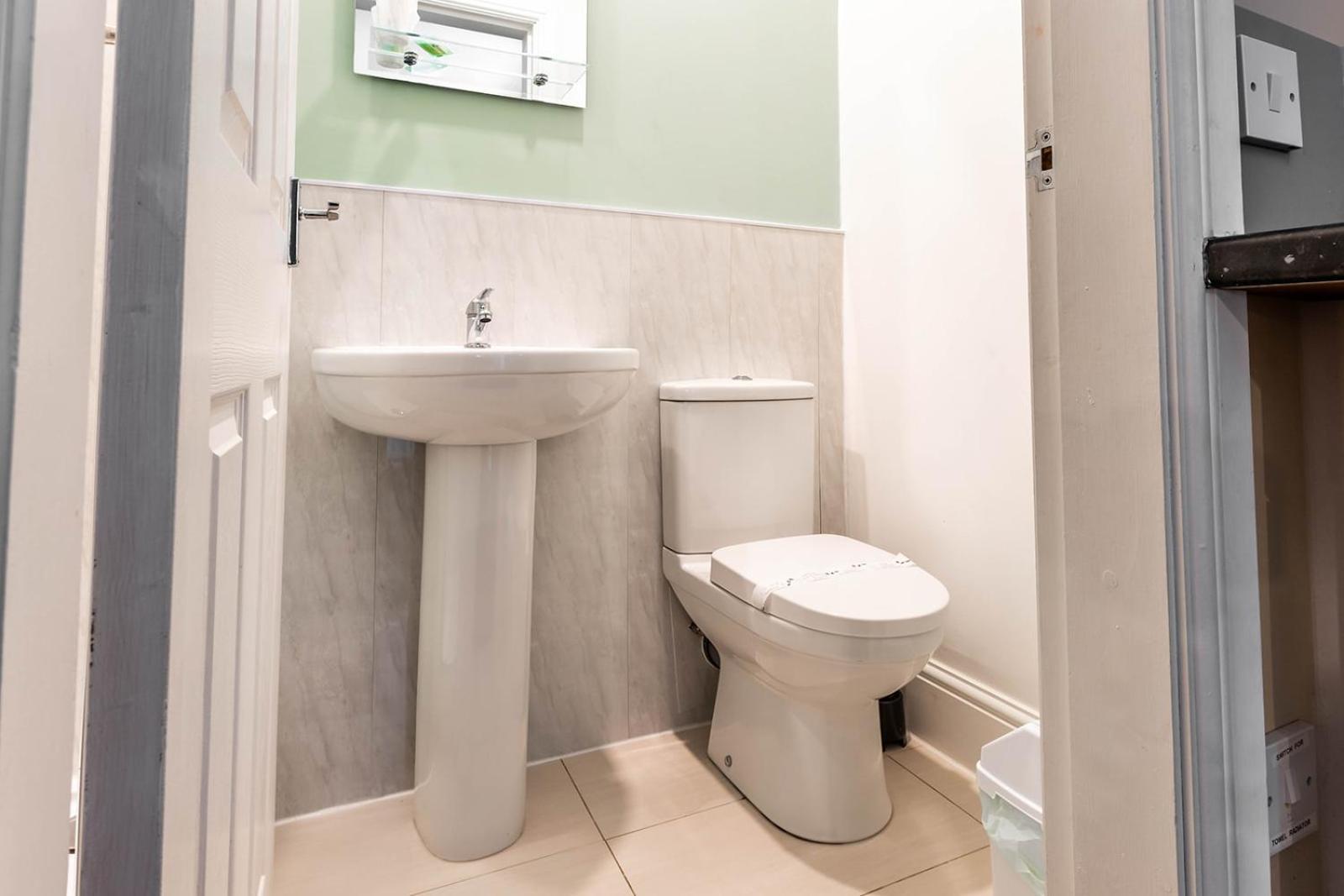 Windermere Studio Rooms - With Free Car Parking Onsite Екстериор снимка