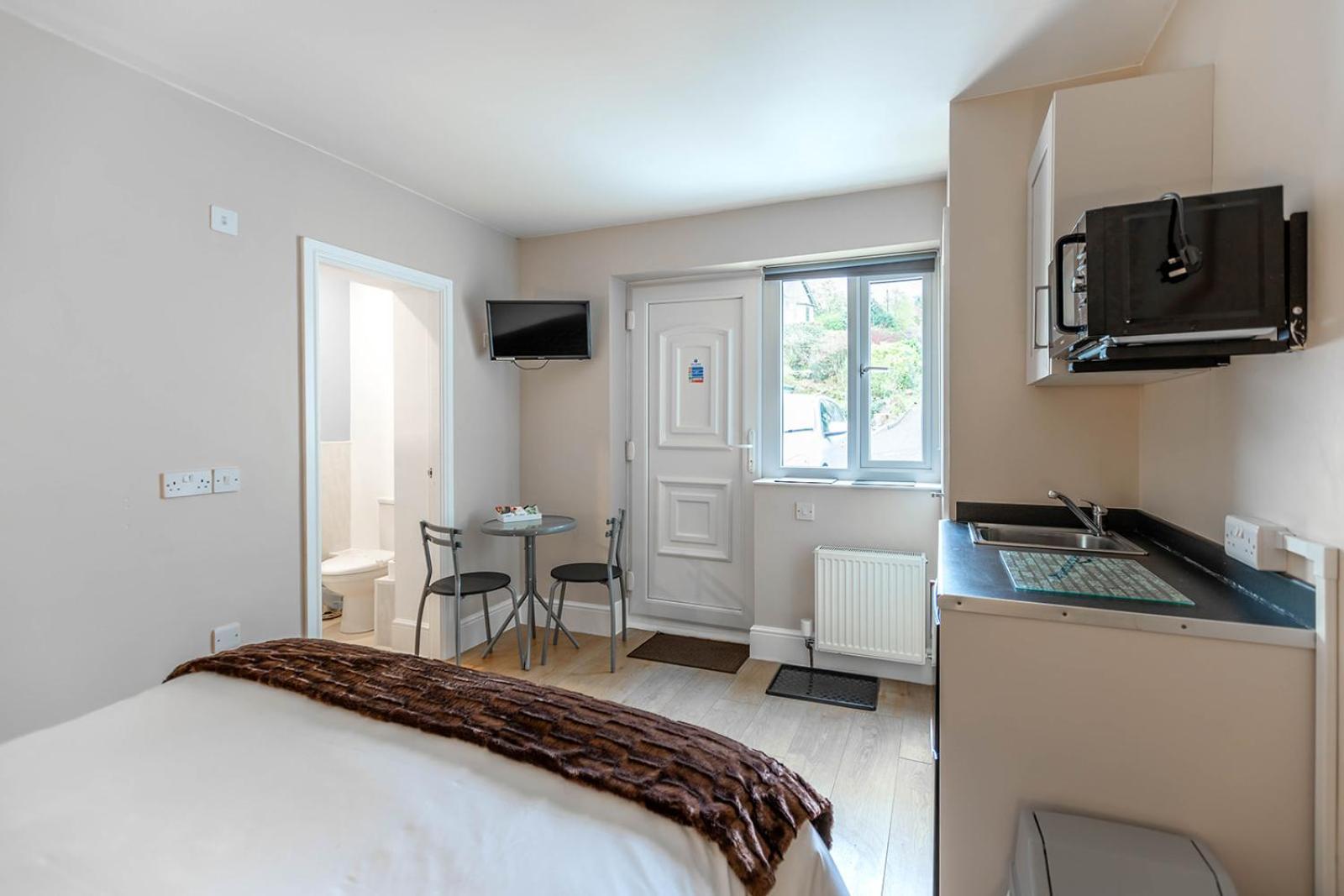 Windermere Studio Rooms - With Free Car Parking Onsite Екстериор снимка