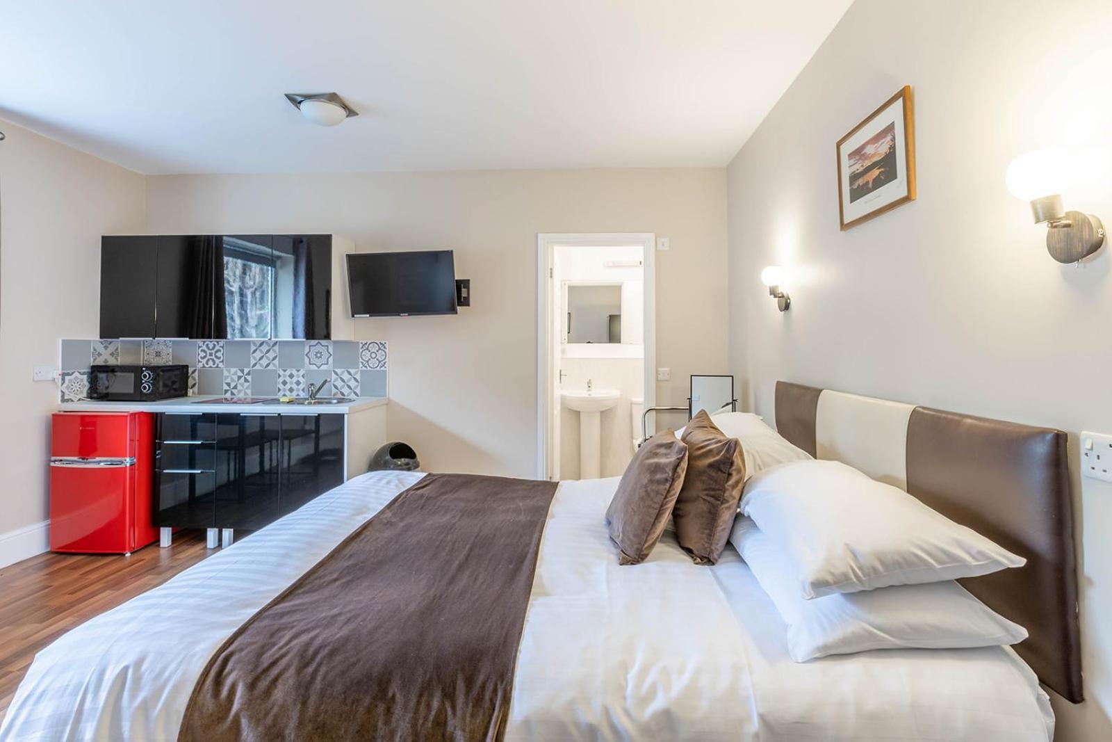 Windermere Studio Rooms - With Free Car Parking Onsite Екстериор снимка