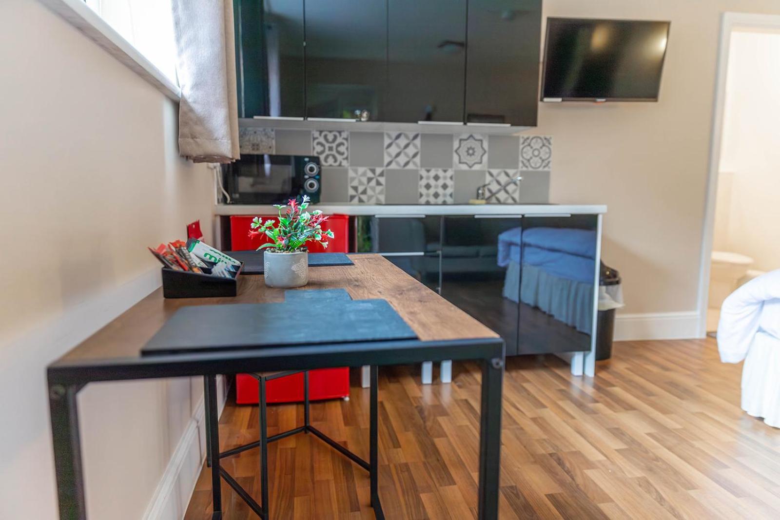 Windermere Studio Rooms - With Free Car Parking Onsite Екстериор снимка