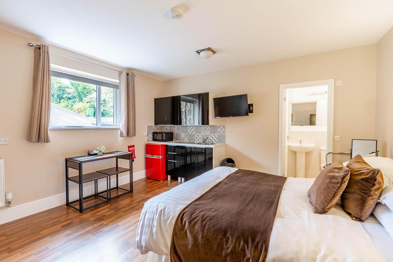 Windermere Studio Rooms - With Free Car Parking Onsite Екстериор снимка