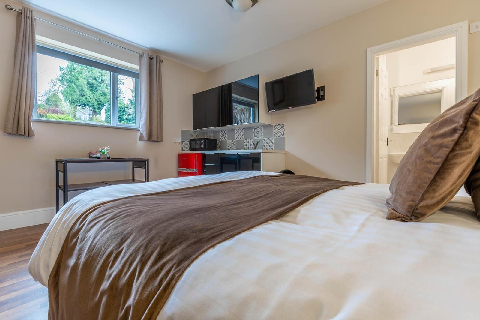 Windermere Studio Rooms - With Free Car Parking Onsite Екстериор снимка