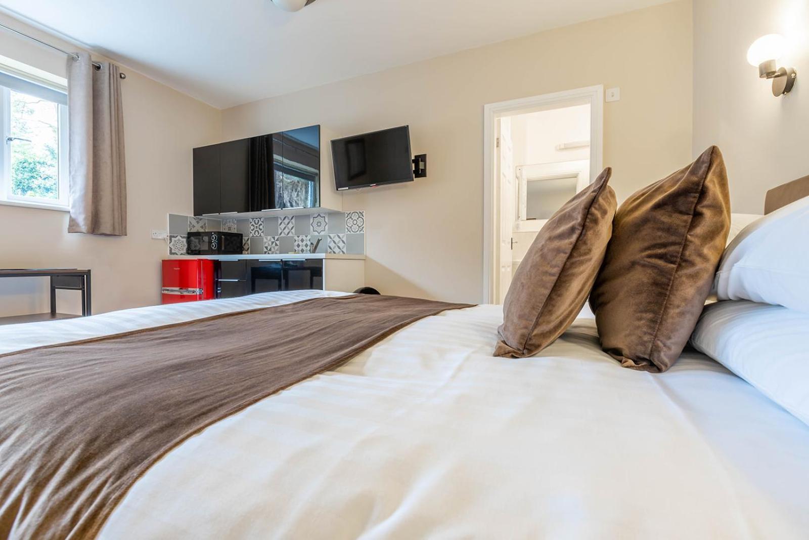 Windermere Studio Rooms - With Free Car Parking Onsite Екстериор снимка