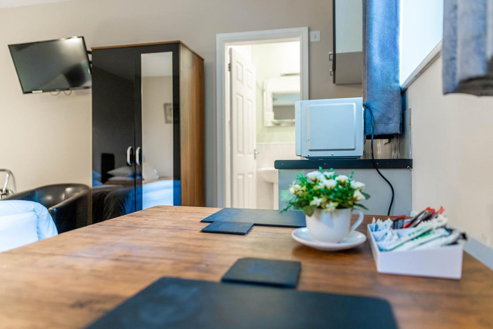 Windermere Studio Rooms - With Free Car Parking Onsite Екстериор снимка
