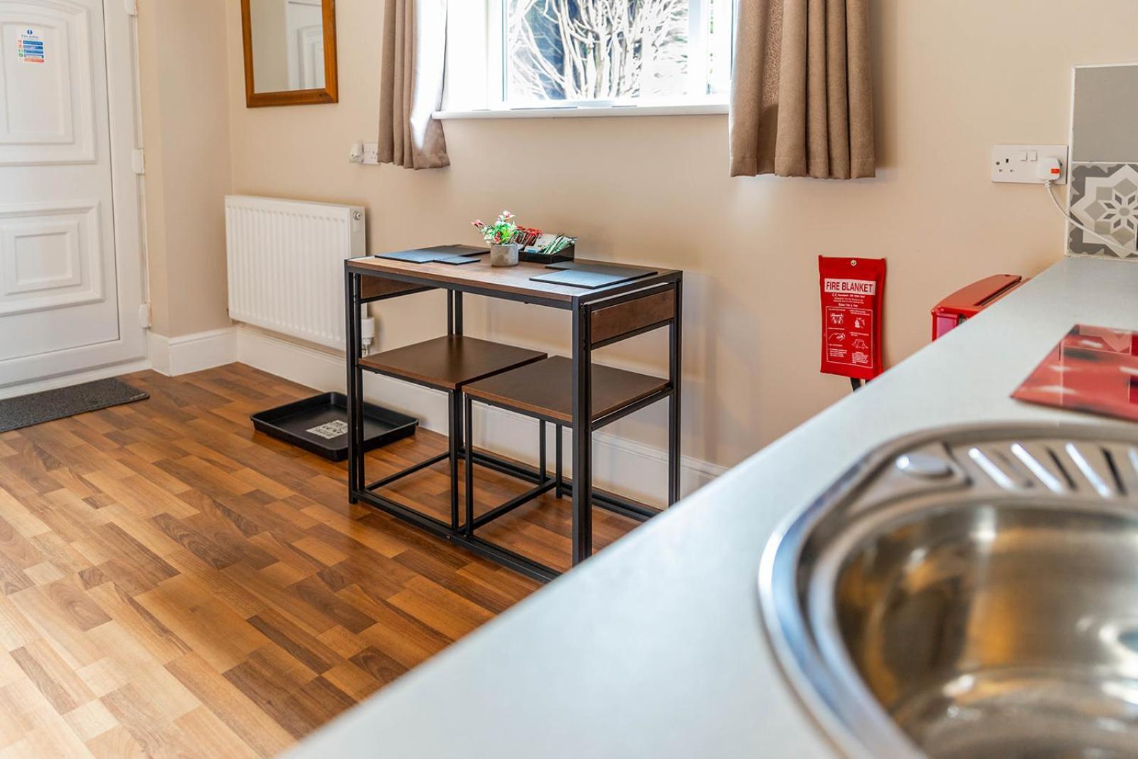 Windermere Studio Rooms - With Free Car Parking Onsite Екстериор снимка