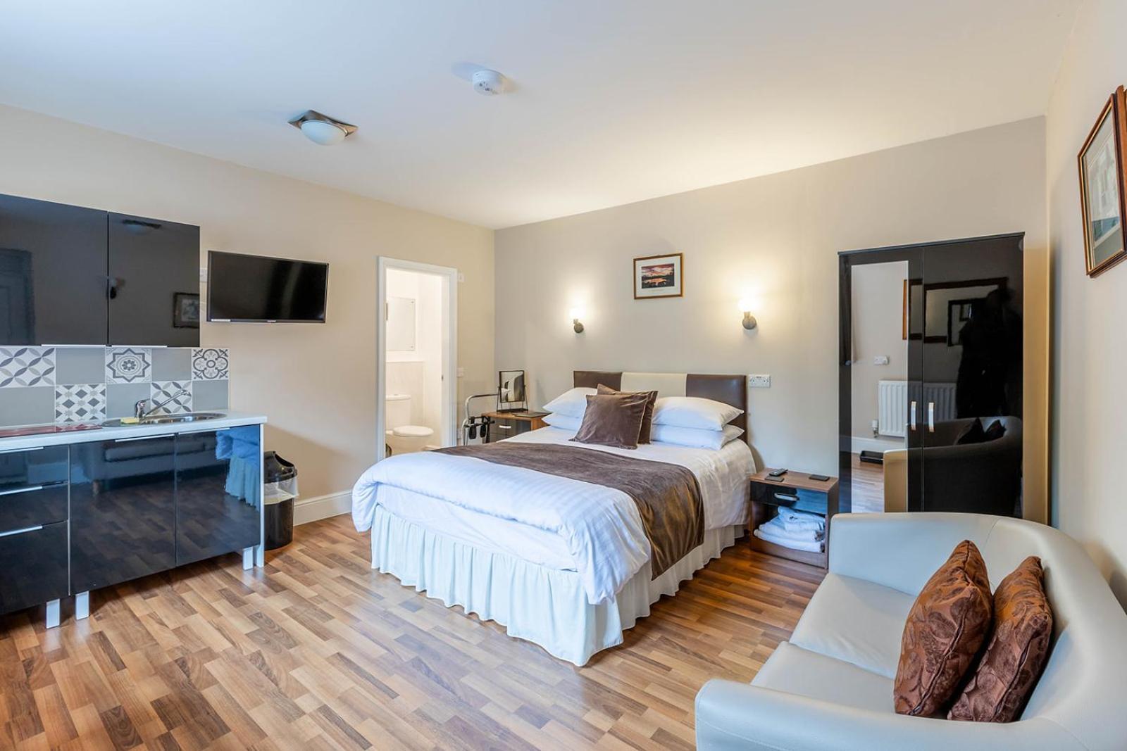 Windermere Studio Rooms - With Free Car Parking Onsite Екстериор снимка
