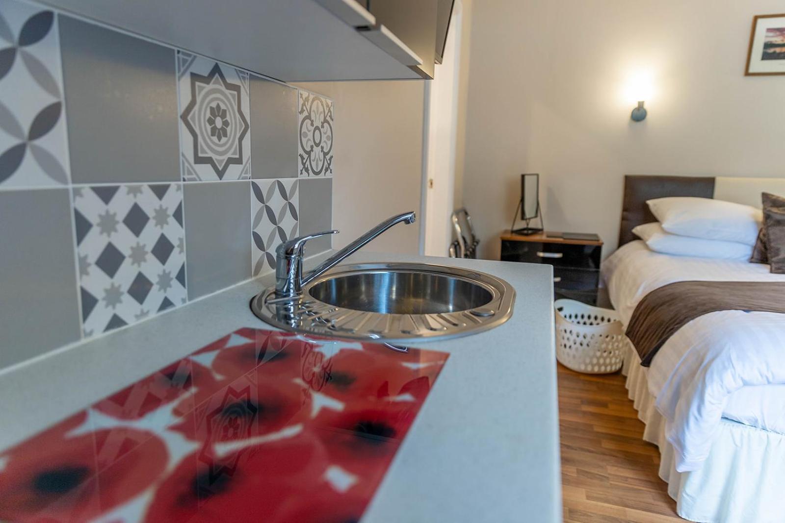 Windermere Studio Rooms - With Free Car Parking Onsite Екстериор снимка