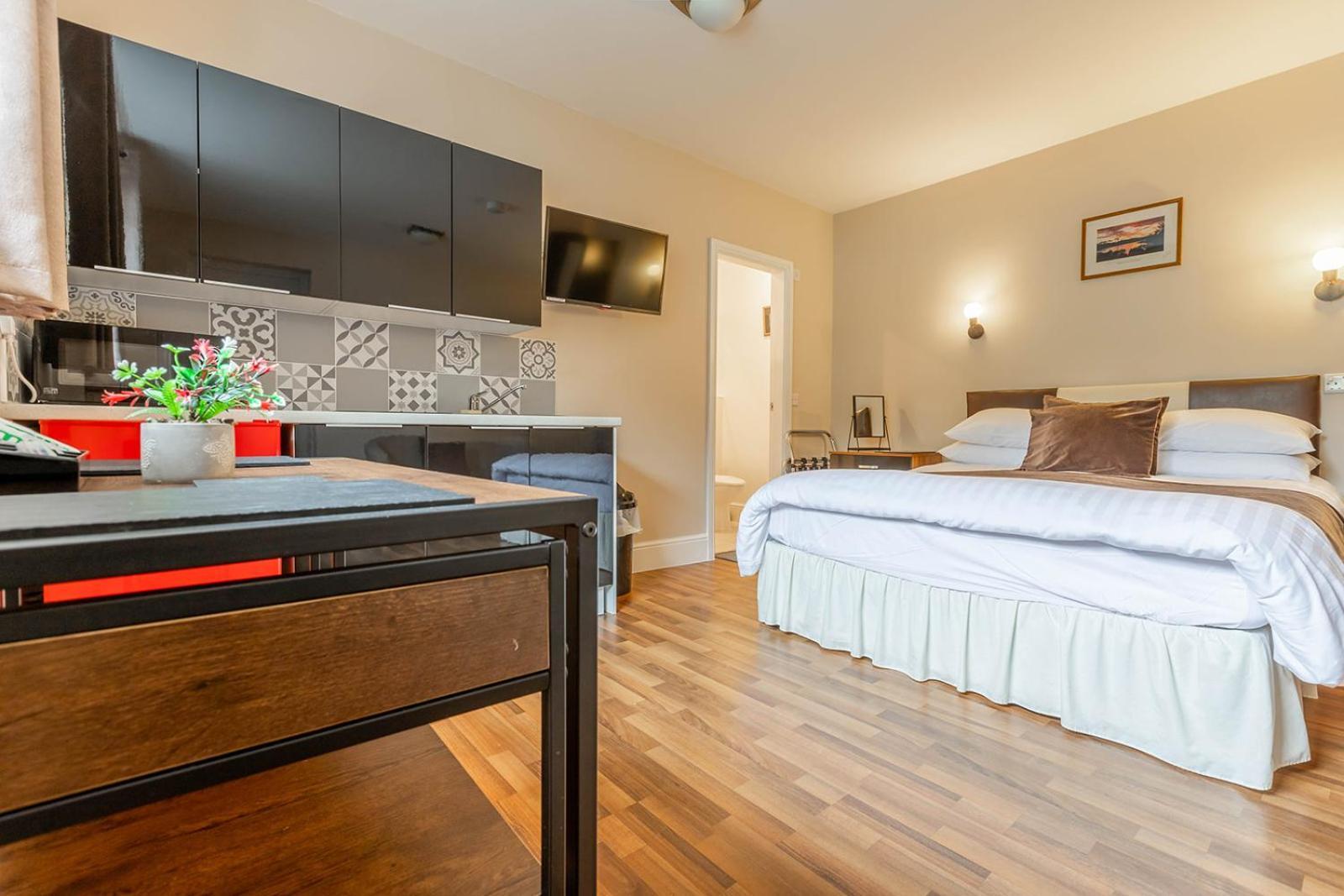 Windermere Studio Rooms - With Free Car Parking Onsite Екстериор снимка