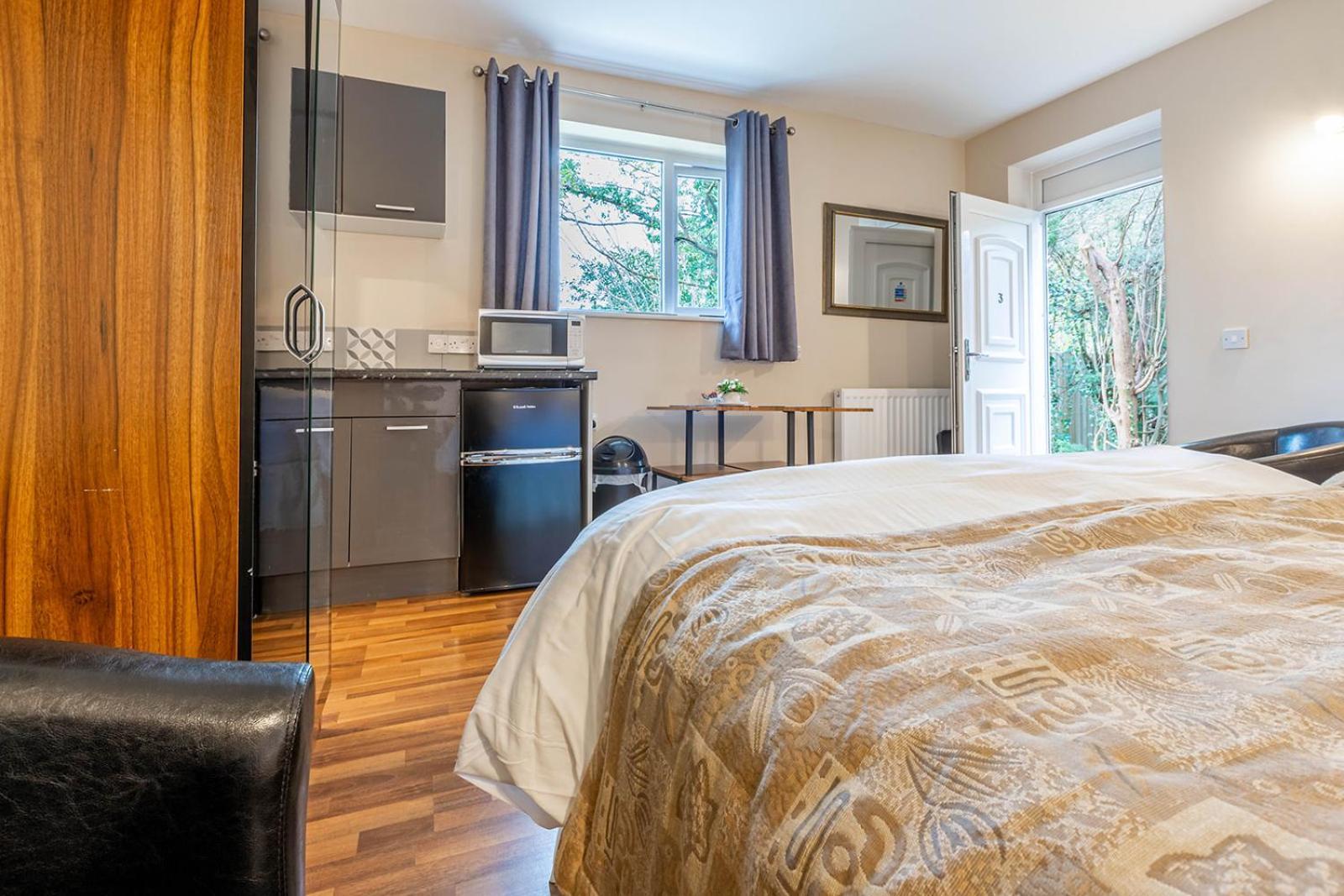 Windermere Studio Rooms - With Free Car Parking Onsite Екстериор снимка