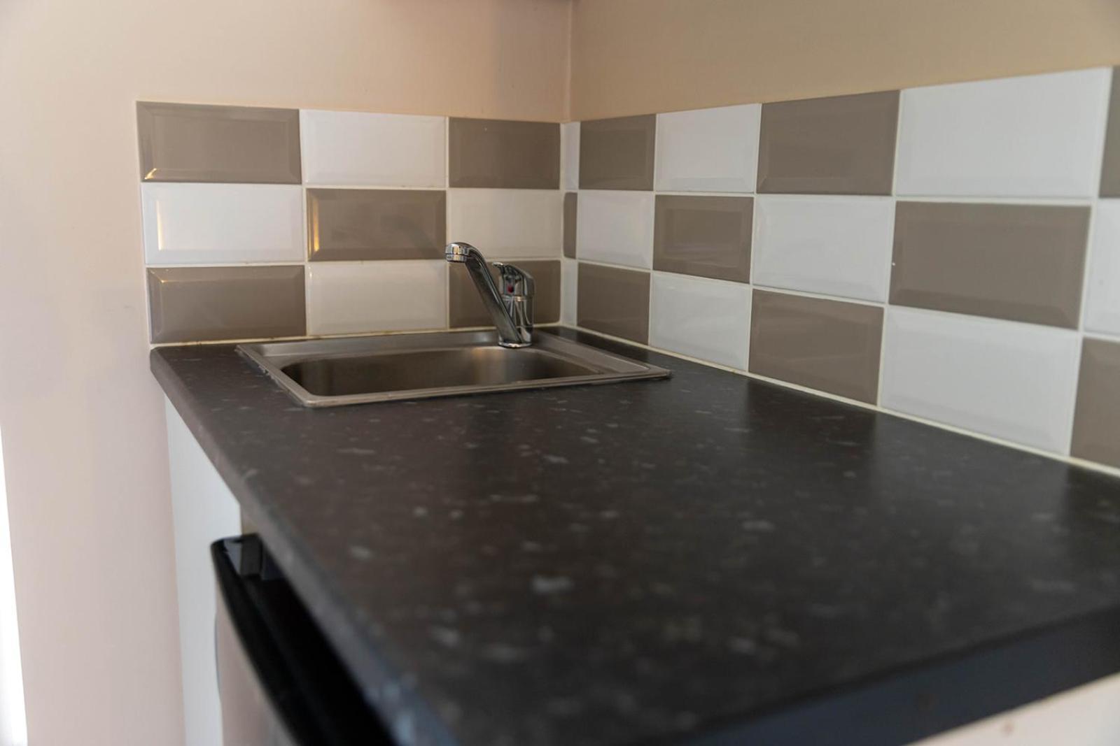 Windermere Studio Rooms - With Free Car Parking Onsite Екстериор снимка