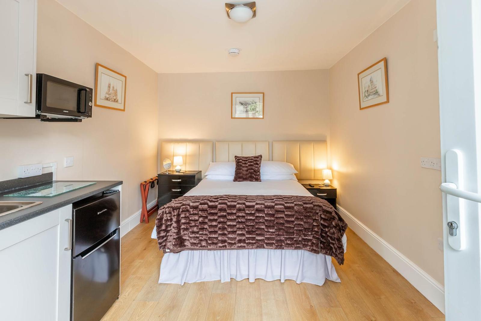 Windermere Studio Rooms - With Free Car Parking Onsite Екстериор снимка