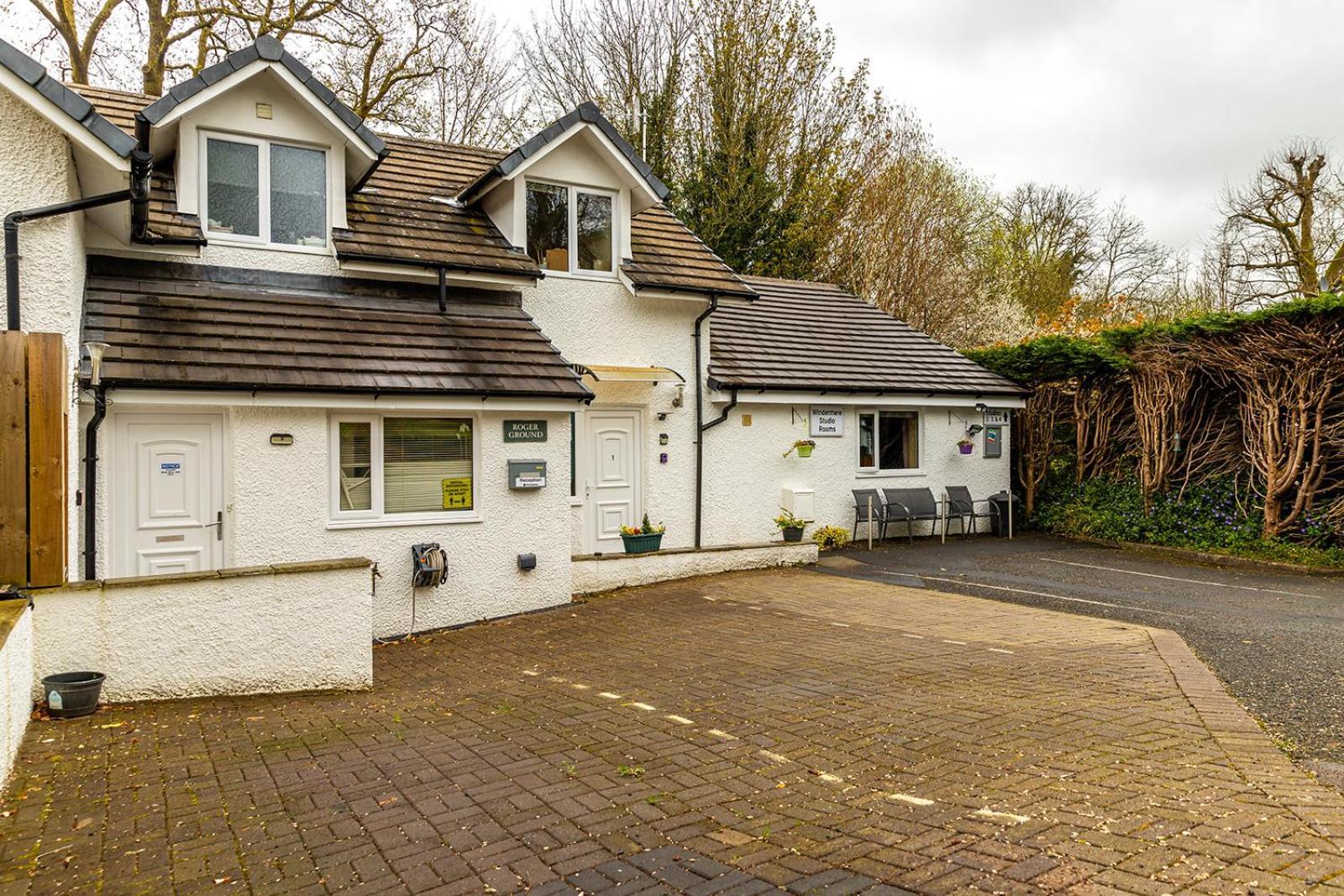 Windermere Studio Rooms - With Free Car Parking Onsite Екстериор снимка